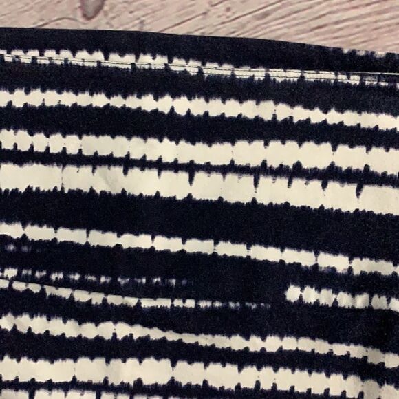 Torrid Navy White Striped Stretch Skirt - 14/16 - Picture 2 of 4